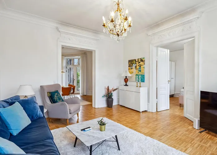 Elegant Apartment With Prime Location In Osterbro